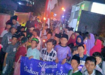Memperingati Tahun Baru Islam 1 Muharam 1444 Hijriah, Ratusan Warga Desa Kota Batu Gelar Pawai Obor Keliling