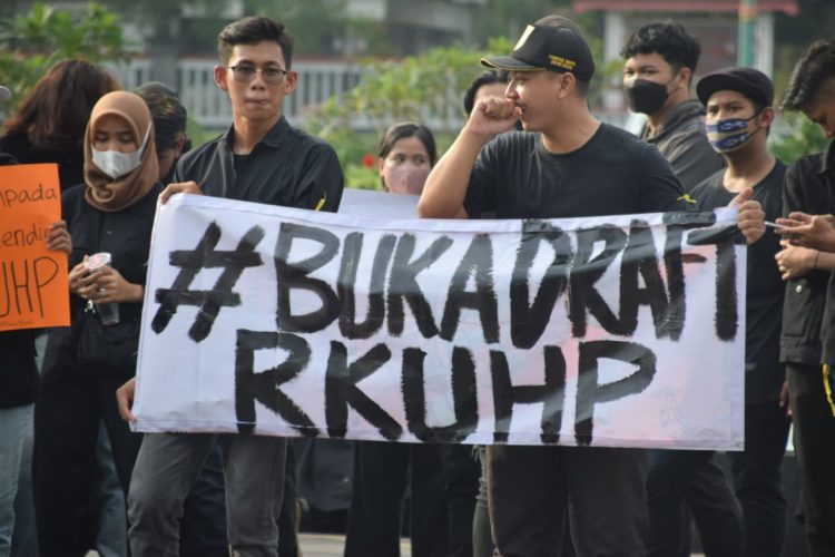 Aliansi Mahasiswa Purwokerto Demo Tolak Pengesahan RUU KUHP