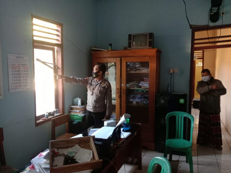 Polsek Pengadegan Selidiki Pencurian di Balai Desa Panunggalan