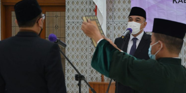 Bupati Zaki Lantik Direktur Administrasi dan Keuangan Perumda Pasar NKR