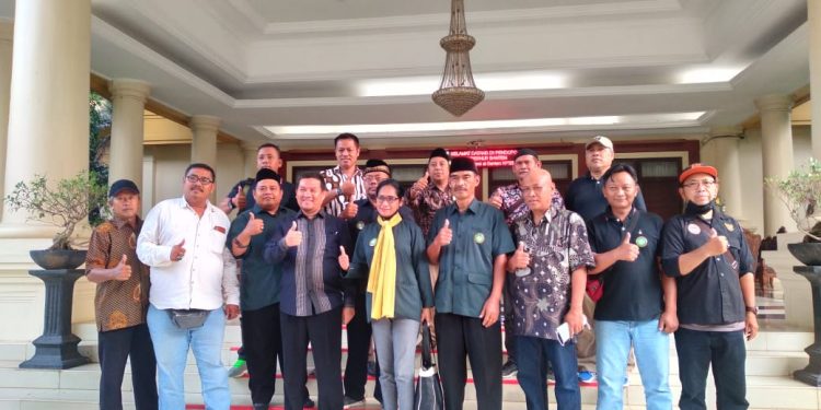 Kurangnya Sarana Sekolah Untuk SMAN di Pasar Kemis Forum RW Datangin Kantor Gubernur Banten
