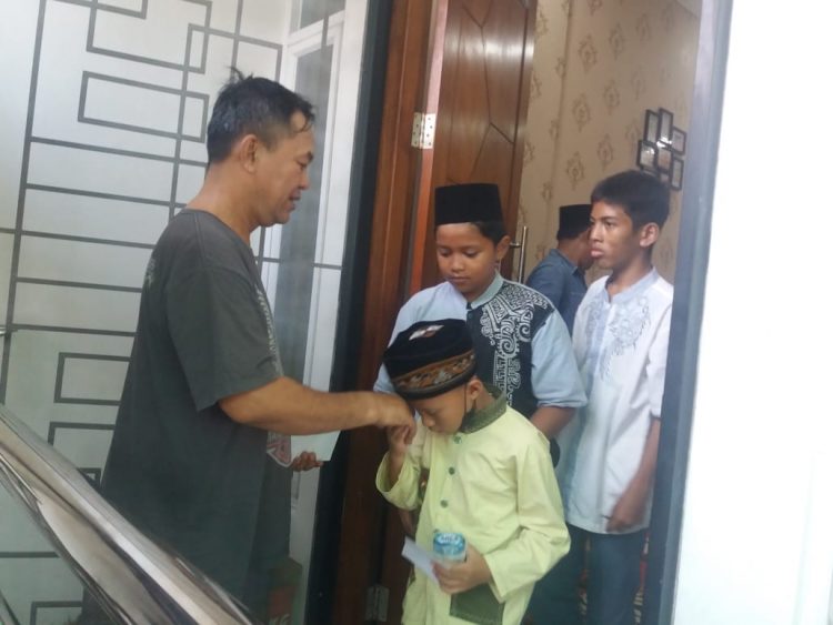 Momentum 10 Muharam Keuarga H. Leon Santuni Anak Yatim dan Piatu