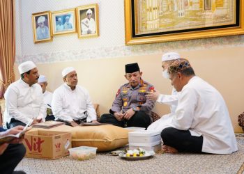 Takziah ke Rumah Duka Habib Zen Bin Umar, Kapolri: Beliau Saya Anggap Ayah Sendiri