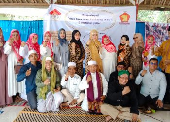 Ketua PAC Gerindra Kecamatan Cileungsi, Hj.Muniroh,S.Pdi.bersama Aliansi TIN Santuni Anak Yatim