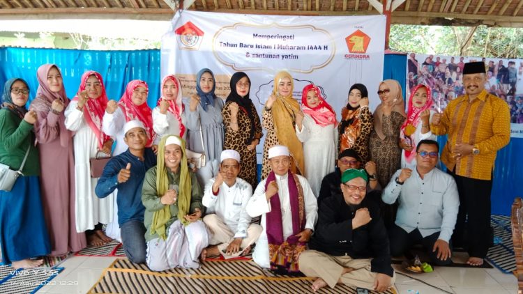 Ketua PAC Gerindra Kecamatan Cileungsi, Hj.Muniroh,S.Pdi.bersama Aliansi TIN Santuni Anak Yatim