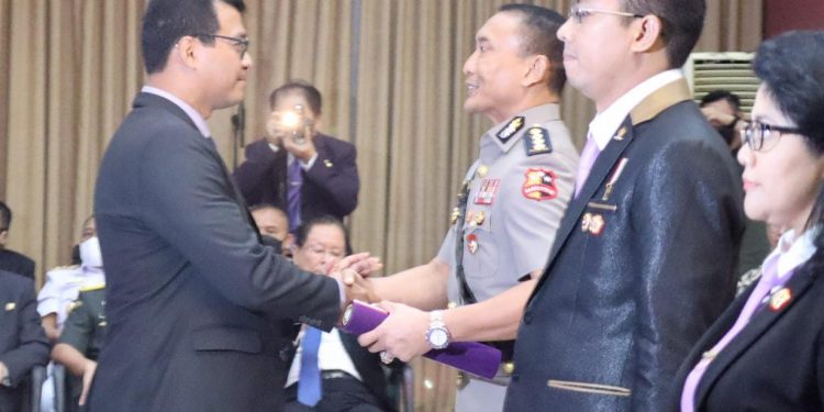 Mantan Ajudan Wapres Raih Penghargaan Wibawa Seroja Nugraha
