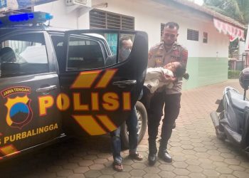 Tiba-tiba Pingsan, Perempuan di Pengadegan Dibawa Polisi ke Puskesmas