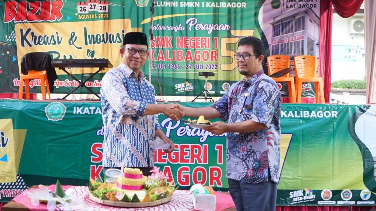 Bupati Banyumas Tantang SMK Negeri 1 Kalibagor Ternak Magot