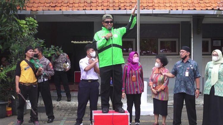 Jajaran Polri Apresiasi Aksi Spontanitas Pelajar SMP Melancarkan Arus Lalin Saat Bus Terbakar