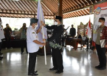 Kukuhkan Satria Praja, Husein Ingatkan Kades Fokus Mengabdi Pada Masyarakat