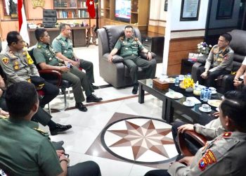 Kapolrestabes Surabaya dan Danrem 084 / Bhaskara Jaya Berkomitmen Siap Menjaga Keamanan dan Ketertiban Kota Surabaya