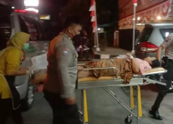 Respon Cepat, Polisi Polsek Bojongsari Jadi Sopir Ambulans Antar Pasien ke Rumah Sakit