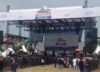 Warga Menolak Acara Pesta Rakyat Yang Diselanggarakan Bank BUMN di Lapangan Galuh Mas, Kabupaten Karawang