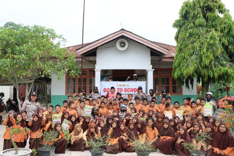 Wakapolres Rohil Kompol Franky Tambunan S.T Bersama Puluhan Polwan Rohil, Gelar Bhakti Sosial