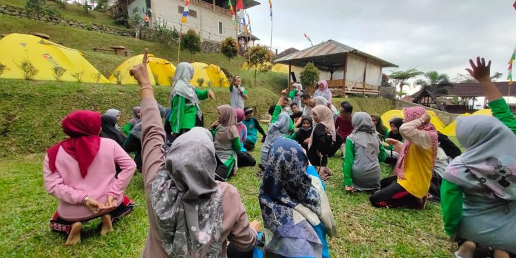 Tumbuhkan Karakter Tim, SD NU Master Sokaraja Adakan Camping