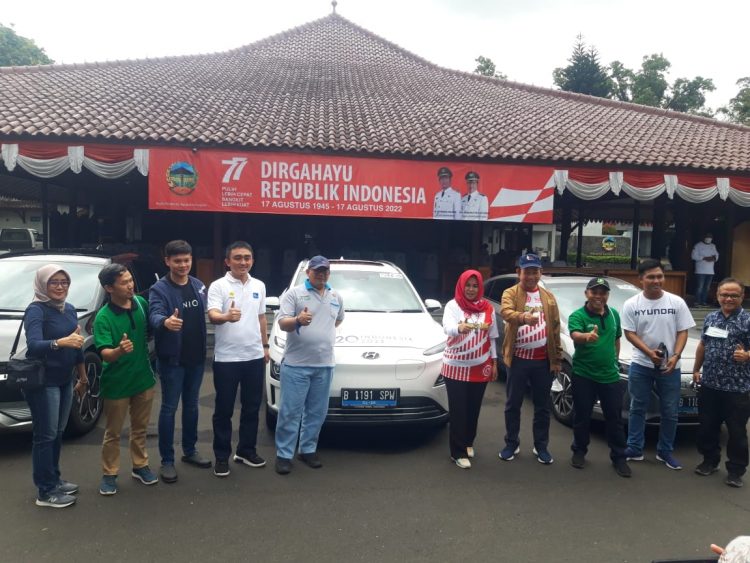 PLN UP3 Purwokerto Sosialisasikan Penggunaan Mobil Listrik