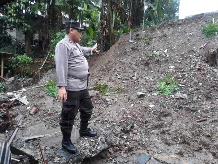 Tanah Longsor di Kaligondang, Dua Rumah Rusak