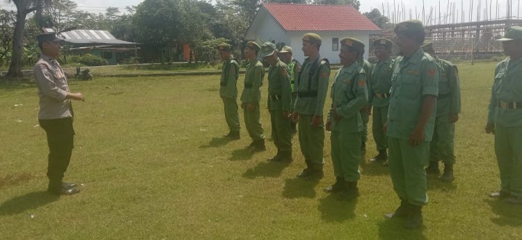 Polsek Kaligondang Beri Pelatihan Linmas Desa Lamongan