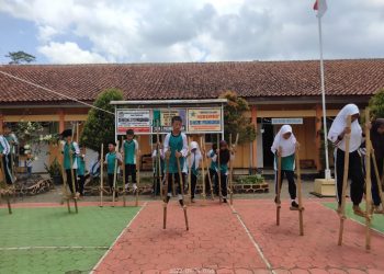 Siswa SDN 3 Pasinggangan Banyumas Dikenalkan Permainan Tradisional