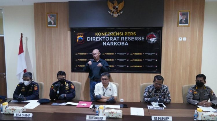 Ditresnarkoba Polda Jateng Bongkar Peredaran Sabu Jaringan Malaysia : Tiga Tersangka Ada Hubungan Keluarga
