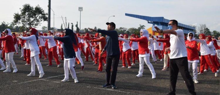 Meriahkan Haornas, Bupati Senam Bersama Ribuan Masyarakat
