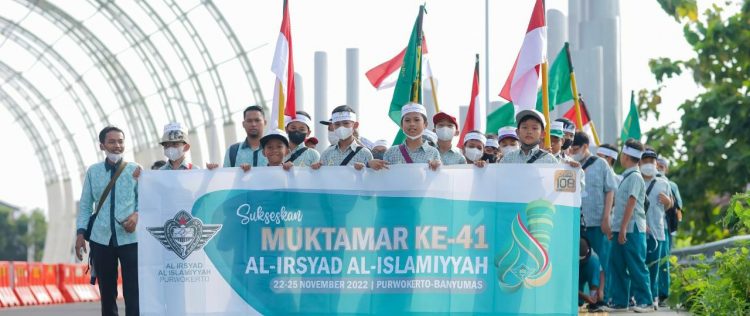 Meriahkan Milad 4.000 siswa Al Irsyad Pawai Ke Menara Teratai