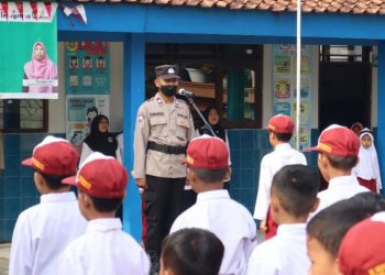 Jadi Pembina Upacara di Sekolah, Ini yang Disampaikan Polisi Polsek Rembang