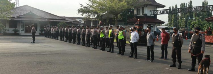 Polres Purbalingga Terjunkan Puluhan Personel Amankan Audiensi FLKP dengan DPRD