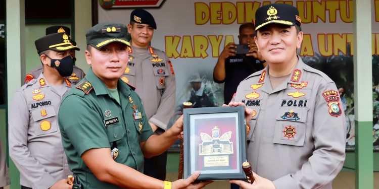 Kunjungi Kodim 0302/Inhu, Kapolda Riau Irjen Iqbal : Jaga dan Tingkatkan Sinergitas Soliditas TNI – Polri Untuk Masyarakat
