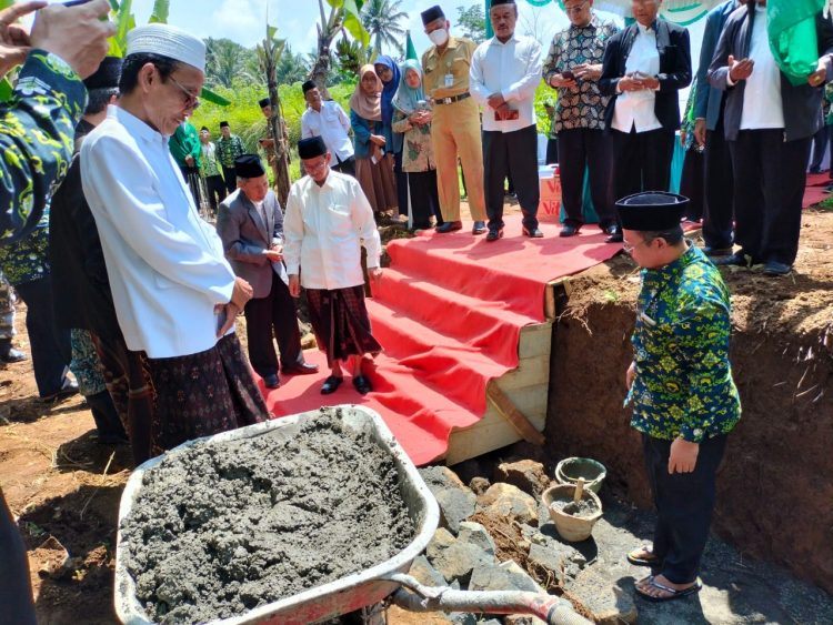 Kado Hari Lahir Ke-93, LP Ma’arif NU Banyumas Letakkan Batu Pertama MBETC