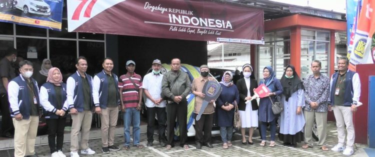 Warga Jl Patriot Menangkan Hadiah Mobil dari Bank BKK Purwokerto