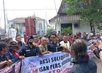Aksi Ribuan Wartawan Akan Berlanjut di Mabes Polri dan Kemendagri, Ini Tuntutan Aksi Wartawan di Pemkab Karawang, Pelaku Masih Belum Ditahan, Aksi Berlanjut di Jakarta