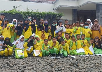 Para Siswa SDN 8 Kranji Purwokerto Outing Class Ke Beberapa Lokasi Niaga Batik, Mino Nopia, Museum Wayang Di Banyumas Dan Keramik Banjarnegara