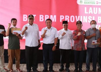 Pertama di Indonesia, Penjabat Gubernur Banten Al Muktabar Salurkan BLT  BBM dari APBD