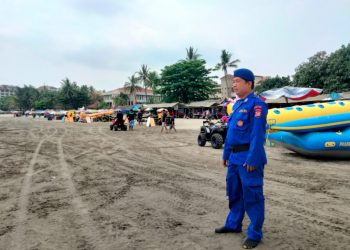 Ditpolairud Polda Banten Laksanakan  Sambang dan Berikan Himbauan Kepada Pengunjung Pantai