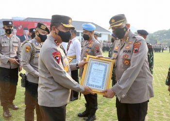 Kapolda Jateng Berikan Penghargaan Pada 9 Satwil Dan 168 Personil Berprestasi