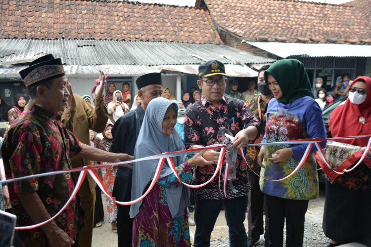 Bupati Banyumas Resmikan 18 RTLH di Desa Panembangan