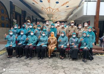 Feri Farhati, Ketua TP PKK Provinsi Jakarta Monitoring Pelaksanaan Kegiatan Bulan Imunisasi Anak Nasional di Masjid Jami Al Inayah Cipedak Jakarta Selatan