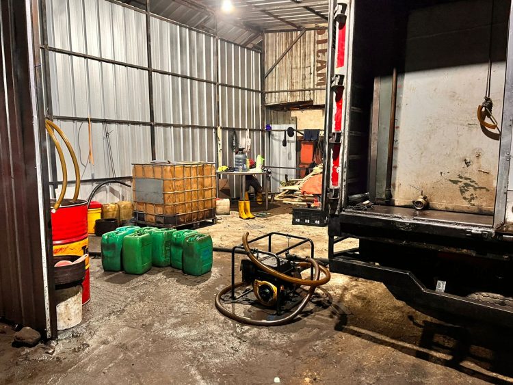 Di Narogong Mobil Bak Sampah Milik DKI Tangki Berisi Solar, Diduga Jadi Mainan Mafia Setempat