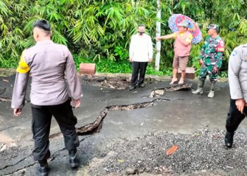 Hujan Deras, Jalan Desa Patemon Kecamatan Bojongsari Ambles