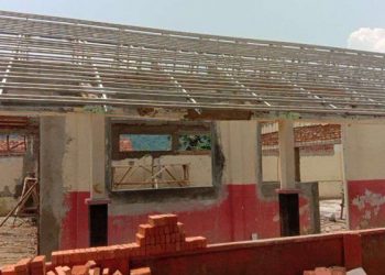 Rehab SDN Leuweung Kolot 07 Patut Dipertanyakan, Diduga Tembok Hanya Dikupas, Atap Baja Ringan Gunakan Yang Bekas, Ada Apa ?