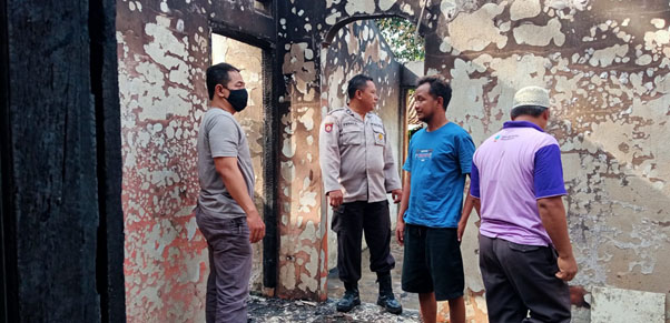 Ditinggal Pergi, Rumah di Kejobong Terbakar