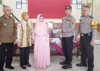 Polsek Bukateja Beri Bantuan Buku Iqra untuk TPQ Al Ikhlas Desa Wirasaba