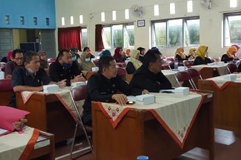 Puluhan Guru di Somagede Belajar Menulis Puisi