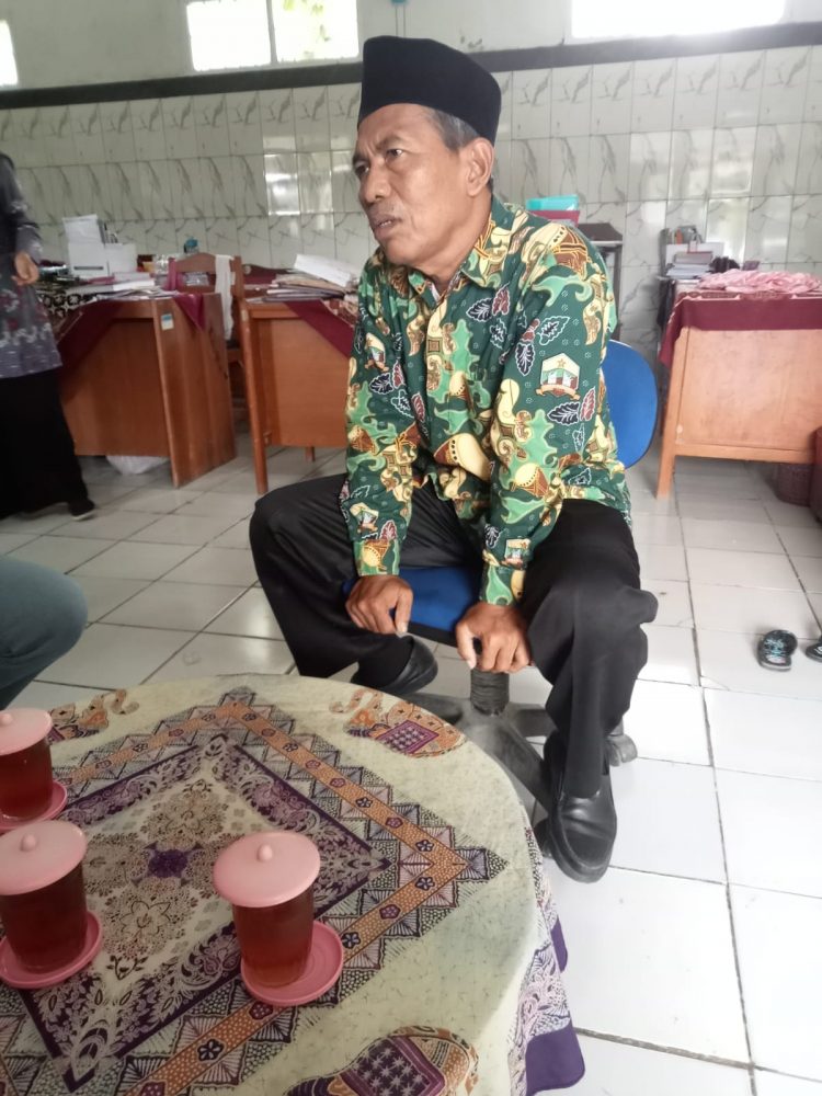 Guru dan Oknum Ketua PGRI Potong Dana PIP Aspirasi 2021 Untuk Siswa/i SDN Sinaba, Dari 450 Diterima Hanya 100 Ribu, Ada Apa ?