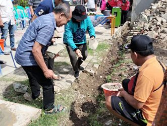 Tingkatkan Pelayanan, RW 04 Gelar Peletakan Batu Pertama Penambahan Bangunan
