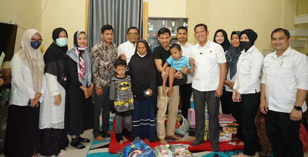 Peduli Anak Difabel Korban Penganiayaan, Dir Reskrimum Polda Riau Berikan Bantuan