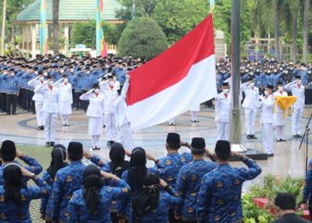 Peringati Hari Sumpah Pemuda, Walikota Jakut Berikan Piagam Penghargaan Untuk Pemuda Pelopor dan SK Kenaikan Pangkat PNS