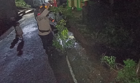 Longsor Terjadi di Dua Lokasi Desa Karangbawang Kecamatan Rembang