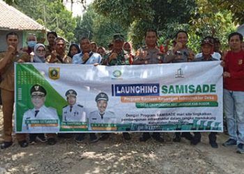 Launching Program Samisade di Desa Cikopomayak , Bangun Jalan Desa